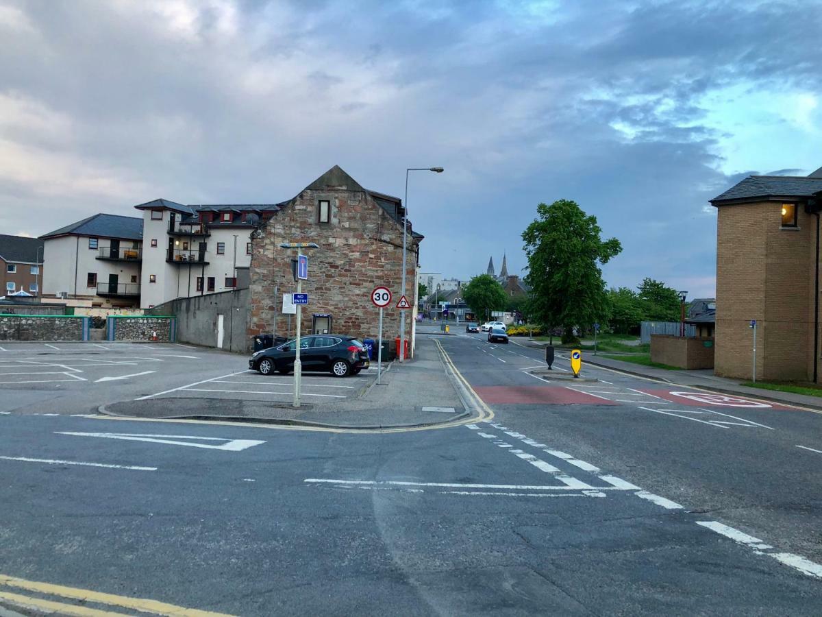 Riverside Townhouse Inverness Bagian luar foto